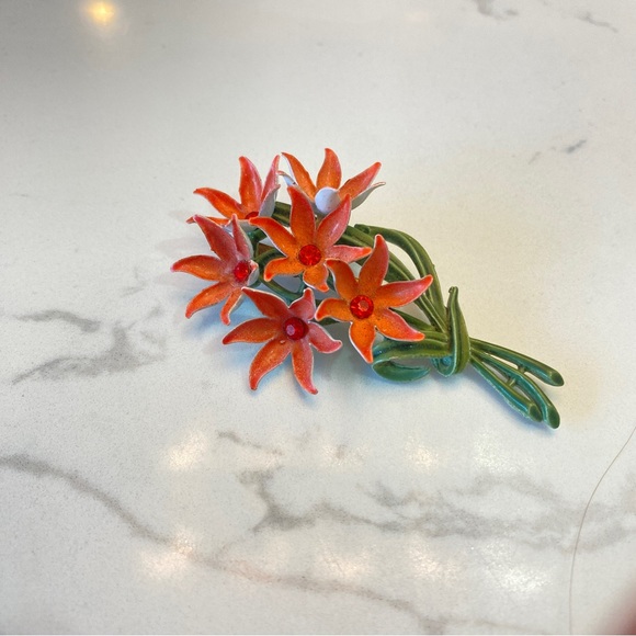 Vintage Enamel & metal pin and clip earring set - Picture 3 of 7